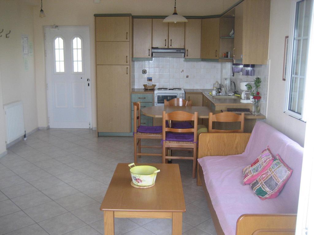 איסטרו Stelios Apartments מראה חיצוני תמונה