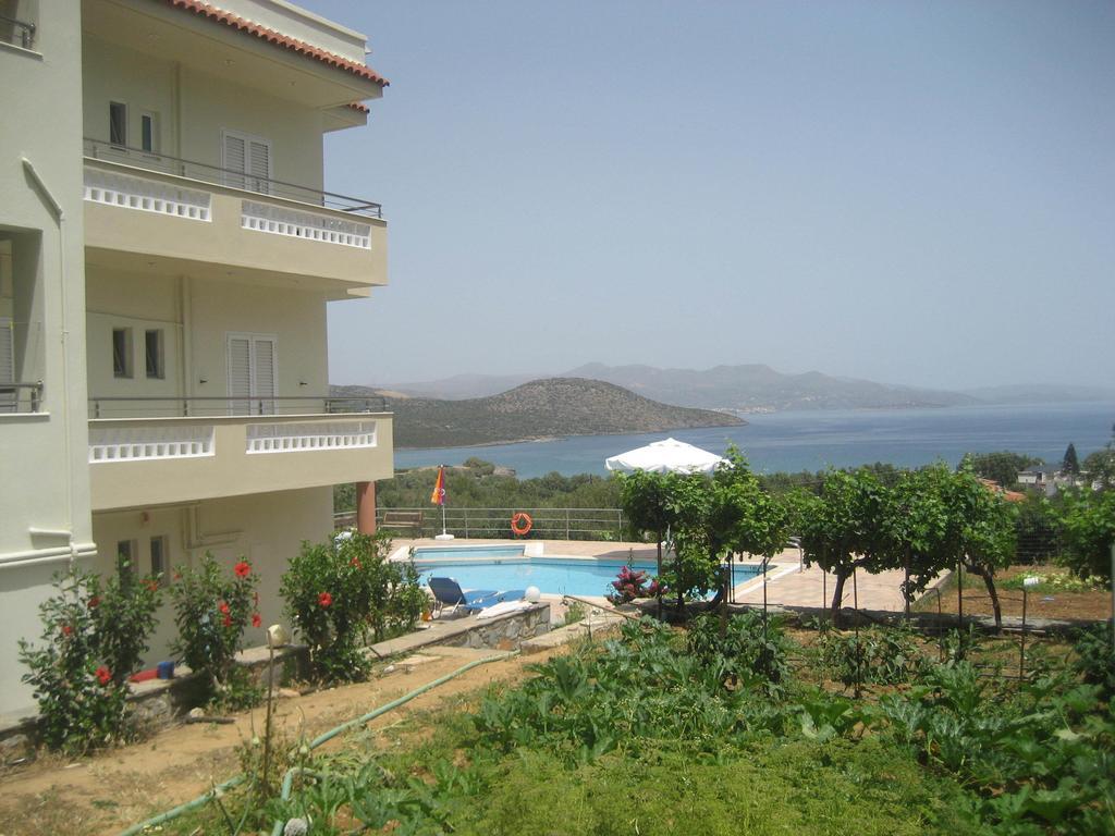 איסטרו Stelios Apartments מראה חיצוני תמונה