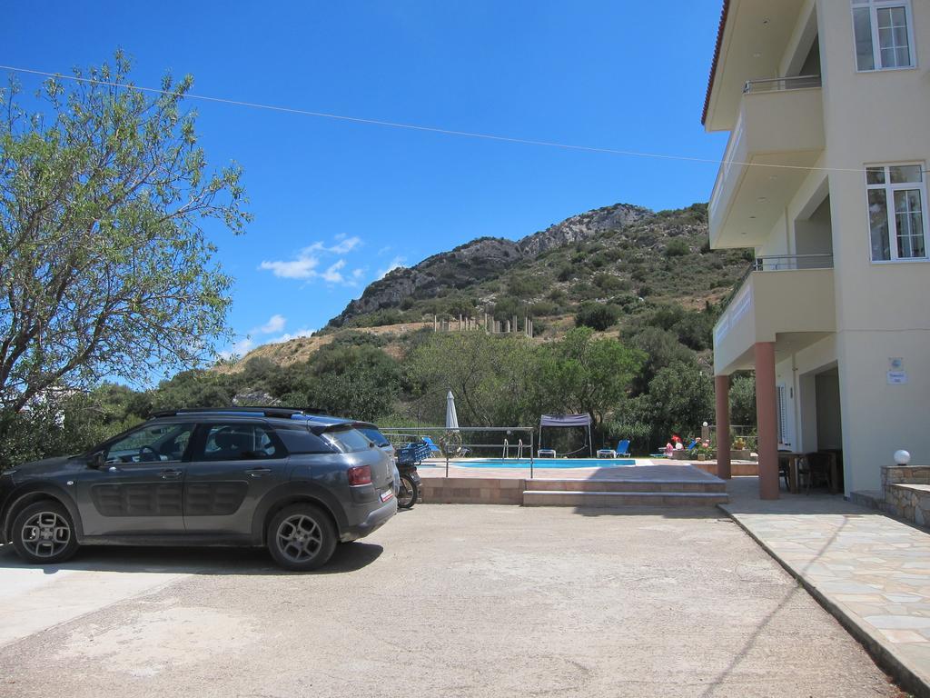 איסטרו Stelios Apartments מראה חיצוני תמונה