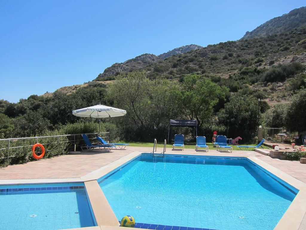 איסטרו Stelios Apartments מראה חיצוני תמונה