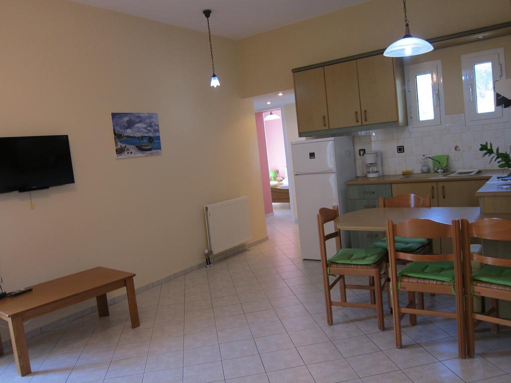 איסטרו Stelios Apartments מראה חיצוני תמונה