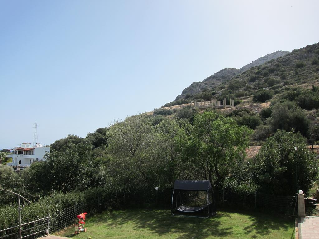 איסטרו Stelios Apartments מראה חיצוני תמונה