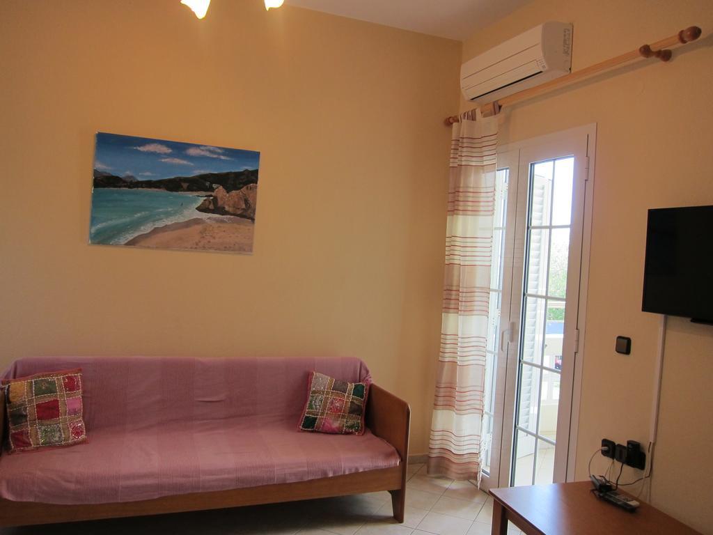 איסטרו Stelios Apartments מראה חיצוני תמונה