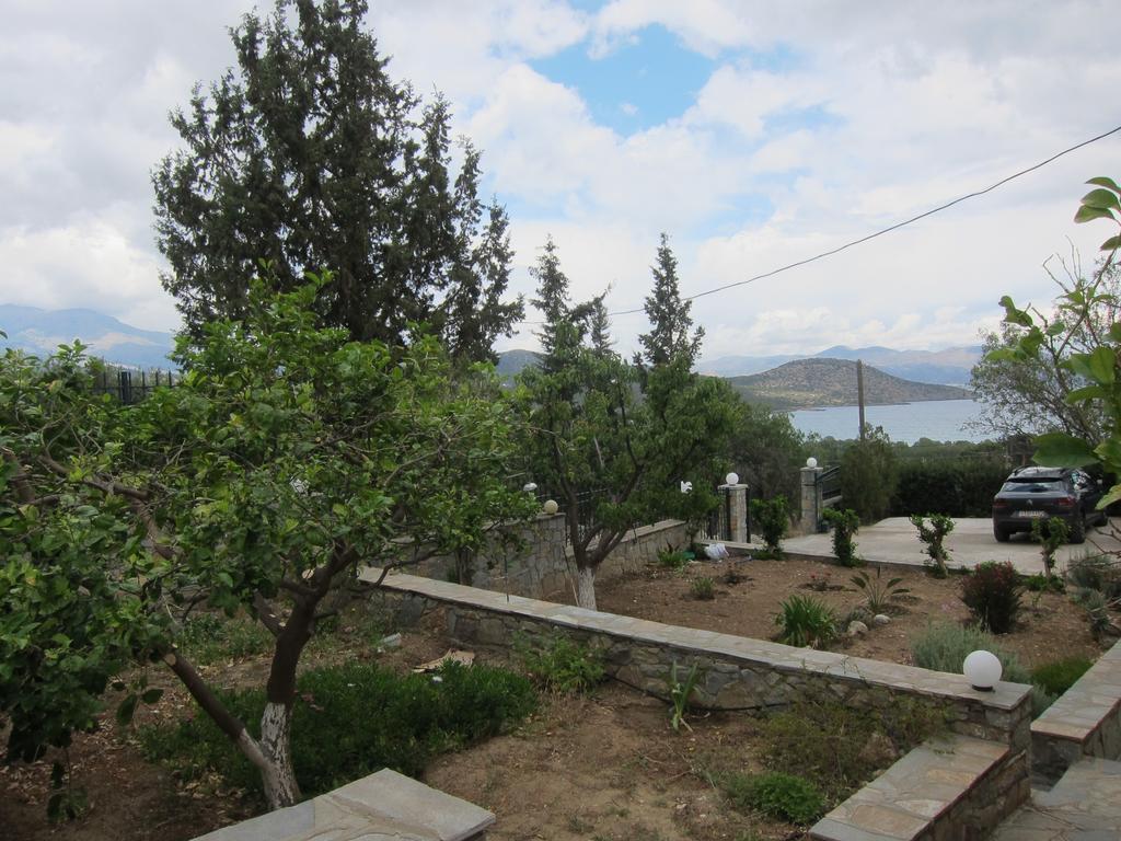 איסטרו Stelios Apartments מראה חיצוני תמונה