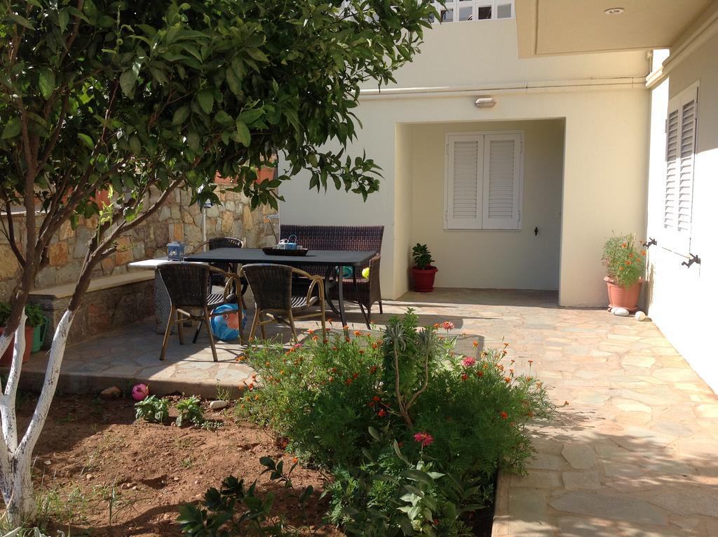 איסטרו Stelios Apartments מראה חיצוני תמונה