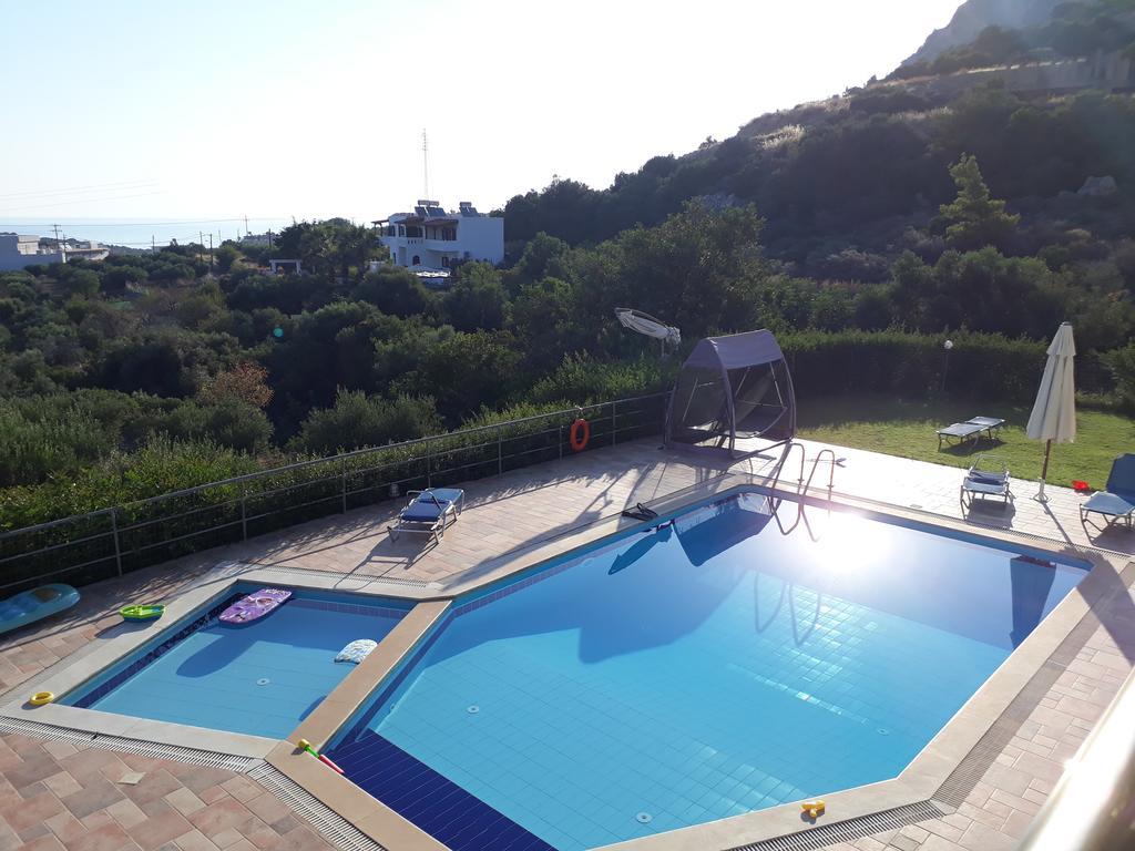 איסטרו Stelios Apartments מראה חיצוני תמונה