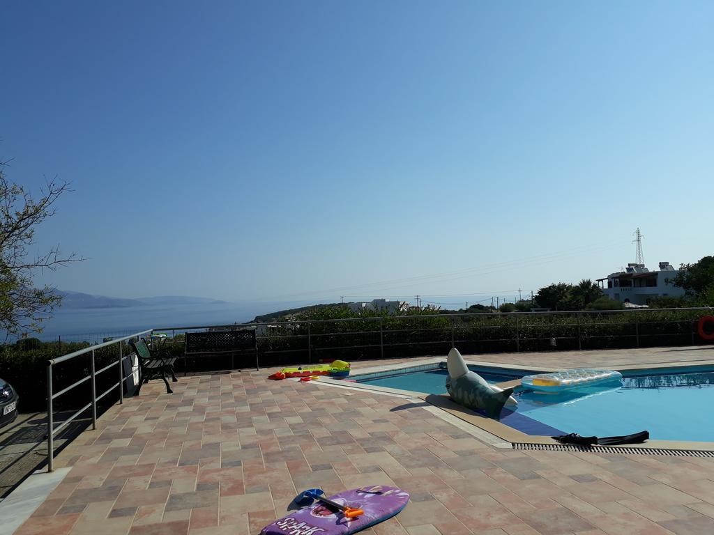 איסטרו Stelios Apartments מראה חיצוני תמונה